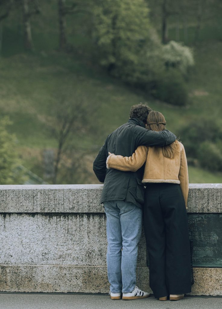 A couple is hugging with their backs to the photographer in Switzerland